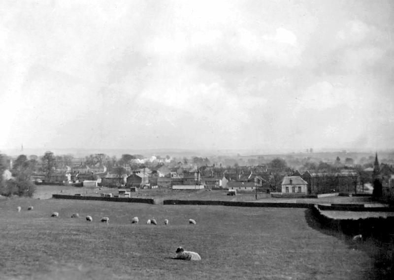 View old LP.jpg - View of  old Long Preston, with Baptist Chapel in front of the Wool Warehouse and the Methodist Chapel on the far right.   ( Date not known - but must be between 1833 and 1971 - the dates of Baptist Chapel ) 